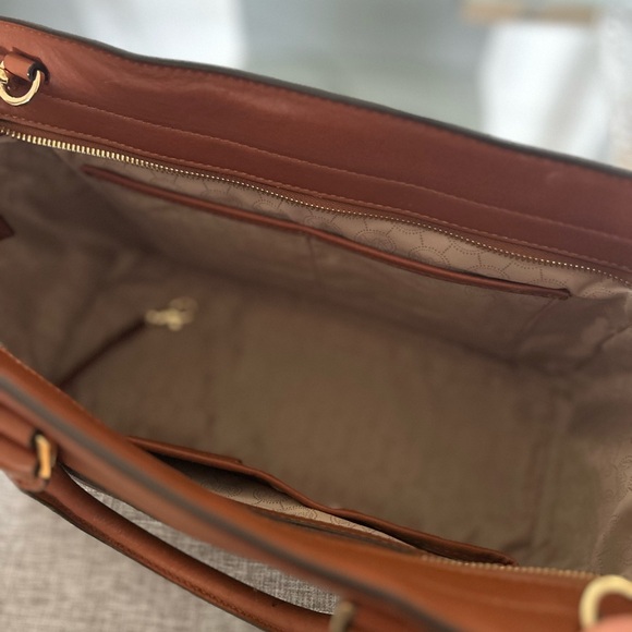 Michael Kors Tote Bag - Picture 2 of 6